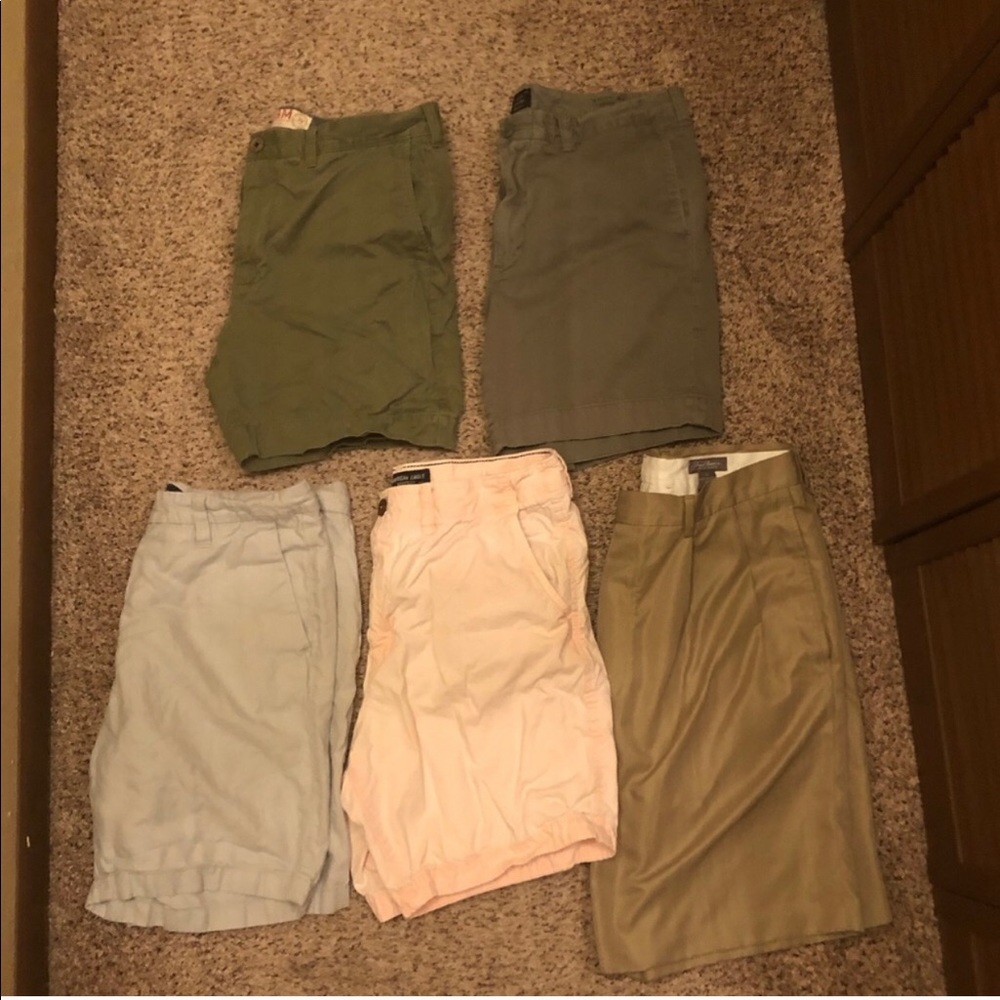**Men’s lot 5 pair of assorted shorts**